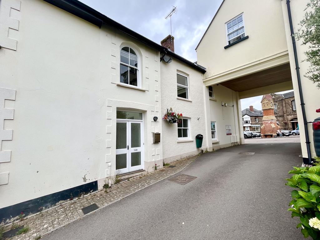 The Square, NORTH TAWTON, Devon, EX20 2 bed flat - £185,000