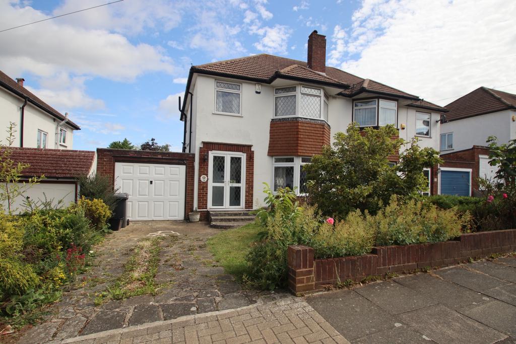 Hillcrest Road, Orpington, BR6 3 bed semidetached house £2,000 pcm
