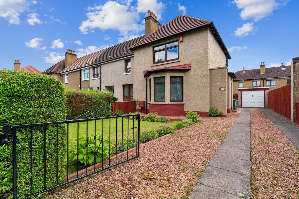 Braidcraft Road, Pollok, Glasgow, G53 5EZ 2 bed end of terrace house