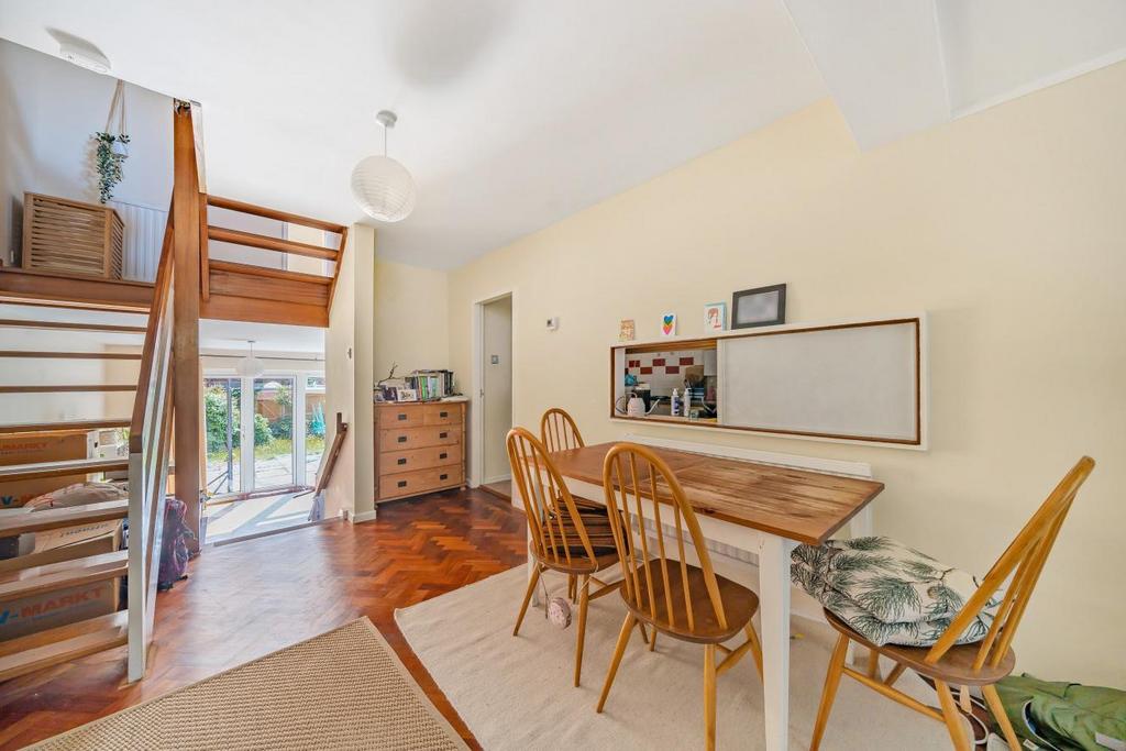 Mapleton Close, Bromley 3 bed terraced house £525,000