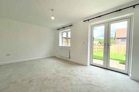 4 bedroom townhouse to rent, Locke Close, Glebe Farm