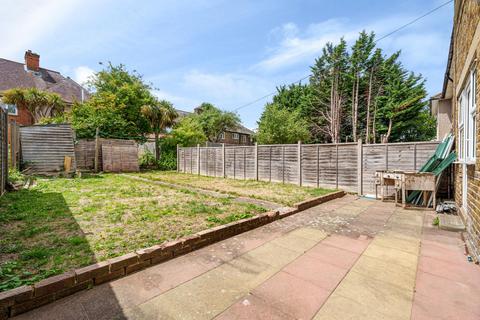 5 Knapmill Way, London, SE6 3TD