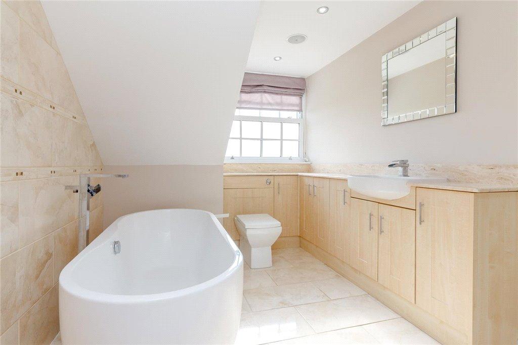 Main Ensuite