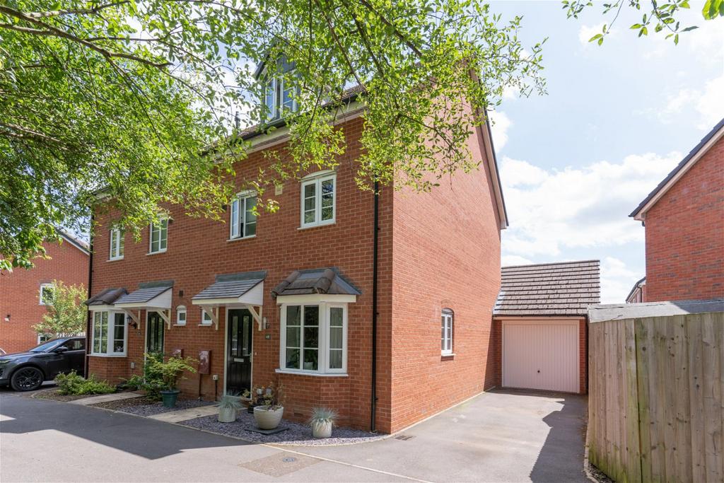 Hollington Road, Alvechurch, B48 7LQ 4 bed semidetached house £395,000
