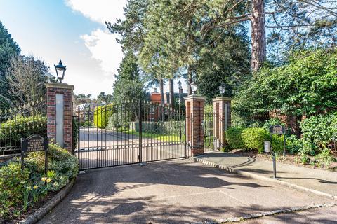 4 bedroom apartment for sale, The Penthouse, Whinshill Court, Sunningdale