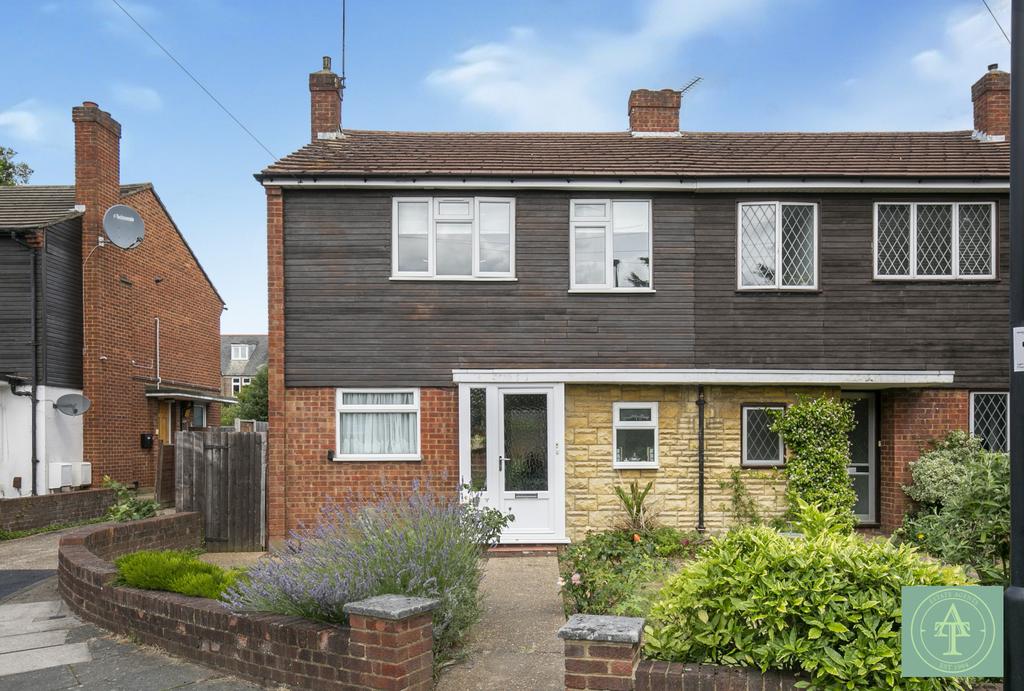 Beverley Close, London, N21 3 bed semidetached house for sale £600,000