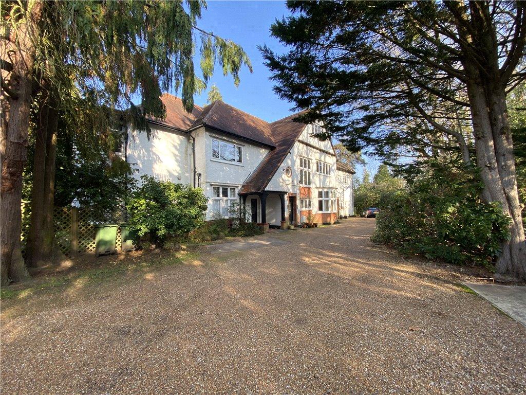 West Byfleet, Surrey KT14 2 bed apartment for sale £330,000