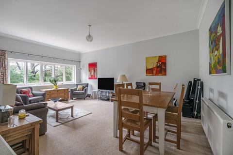undefined, Old Woking Road, Surrey KT14