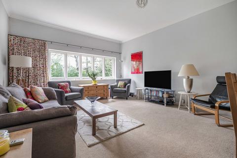 undefined, Old Woking Road, Surrey KT14