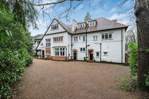2 bedroom apartment for sale, Old Woking Road, Surrey KT14