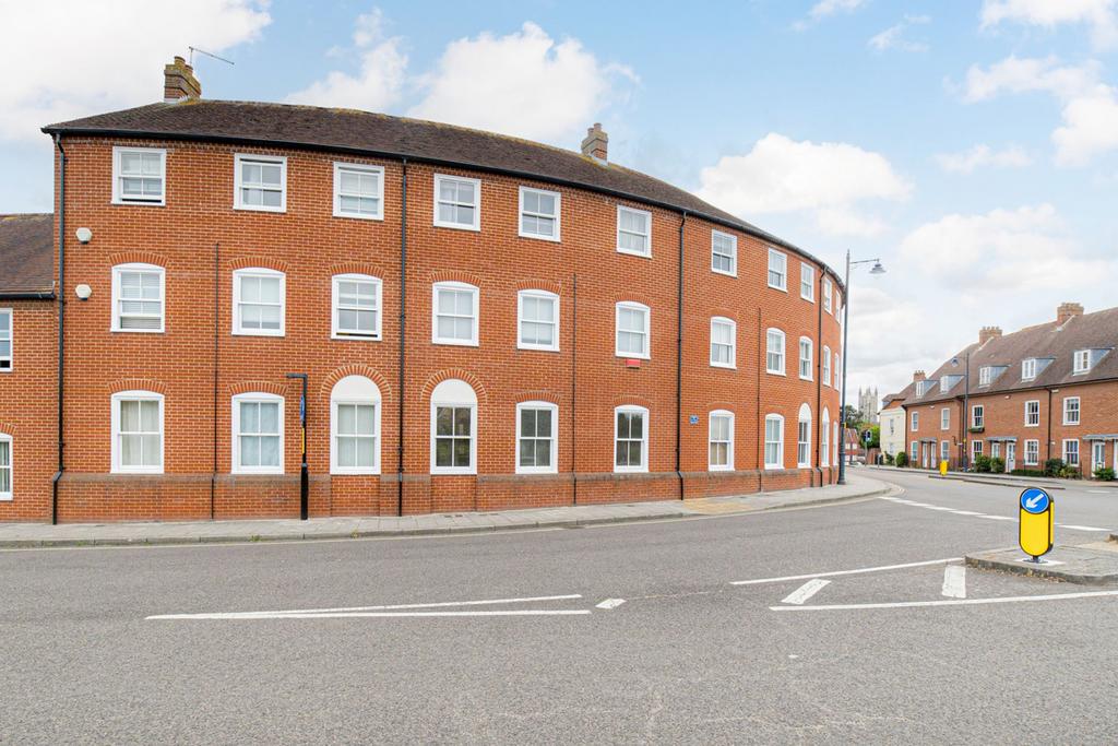 Station Road West, Canterbury, CT2 2 bed apartment for sale £200,000