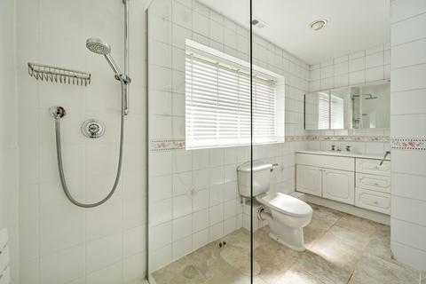 7 Howe Drive, Beaconsfield, HP9 2BG