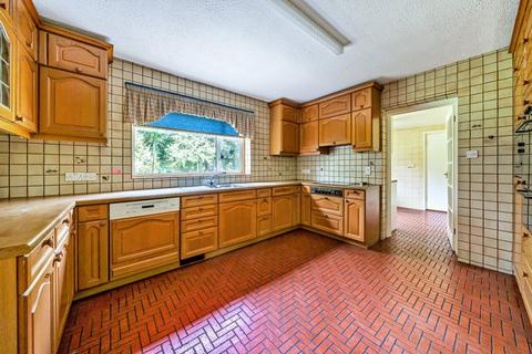 7 Howe Drive, Beaconsfield, HP9 2BG