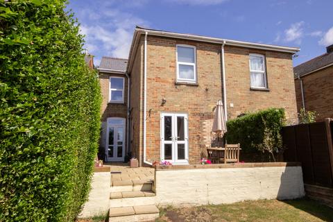 3 bedroom end of terrace house for sale, Connaught Road, East Cowes