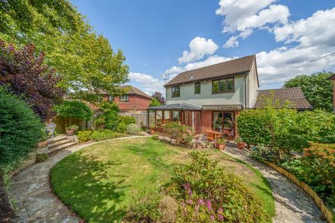 41 Manston Road, Guildford, GU4 7YE
