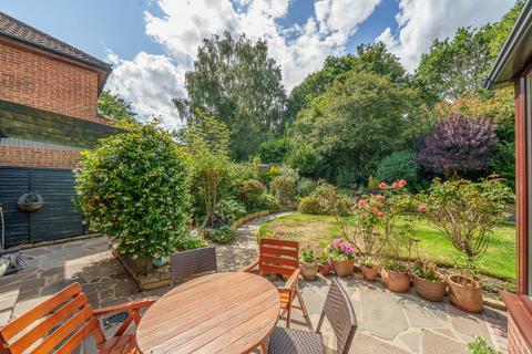 41 Manston Road, Guildford, GU4 7YE