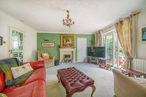 41 Manston Road, Guildford, GU4 7YE