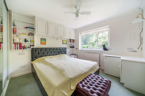 41 Manston Road, Guildford, GU4 7YE