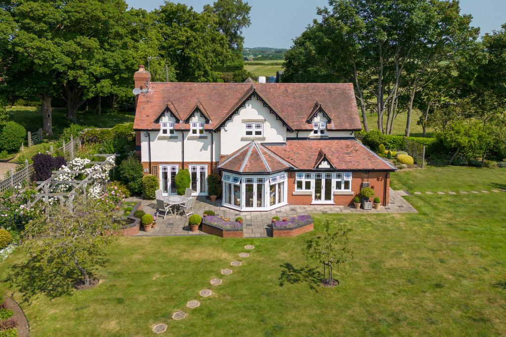 The Orchards Hatfield Lane Norton, Worcestershire, WR5 2PY 3 bed