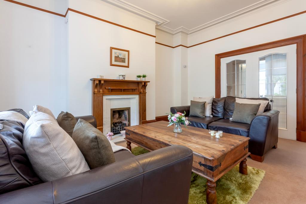 Beaconsfield Place, The West End, Aberdeen, AB15 3 bed flat for sale