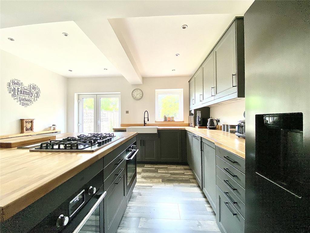 Budleigh Crescent, Welling, Kent, DA16 3 bed semidetached house £475,000