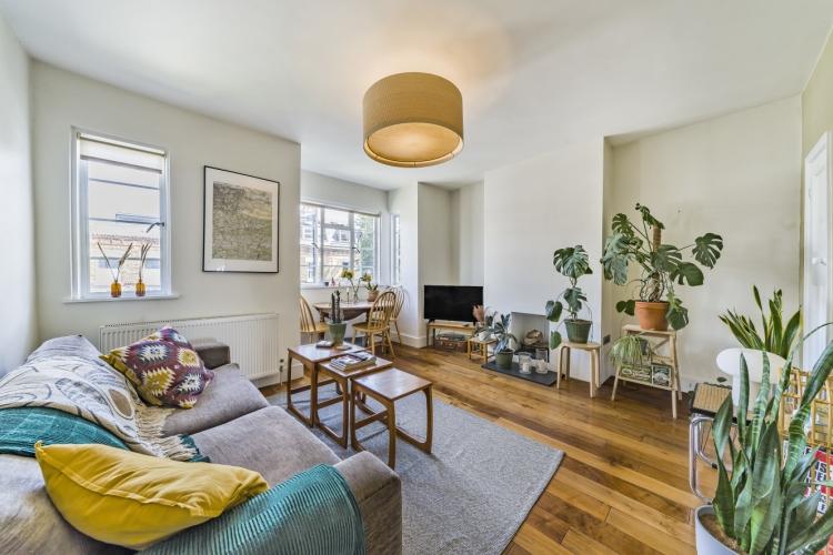 Barnwell Road Brixton SW2 2 bed apartment £2,200 pcm (£508 pw)