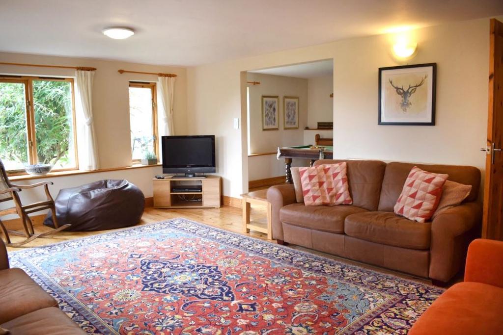 Lounge-3.jpg