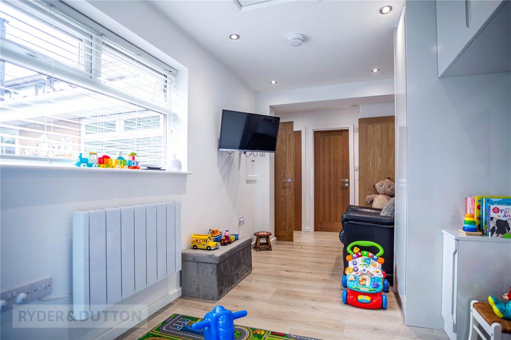 Bed 5/Play Room