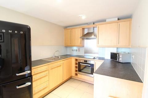 2 bedroom flat to rent, City Walk, Leeds, West Yorkshire, LS11