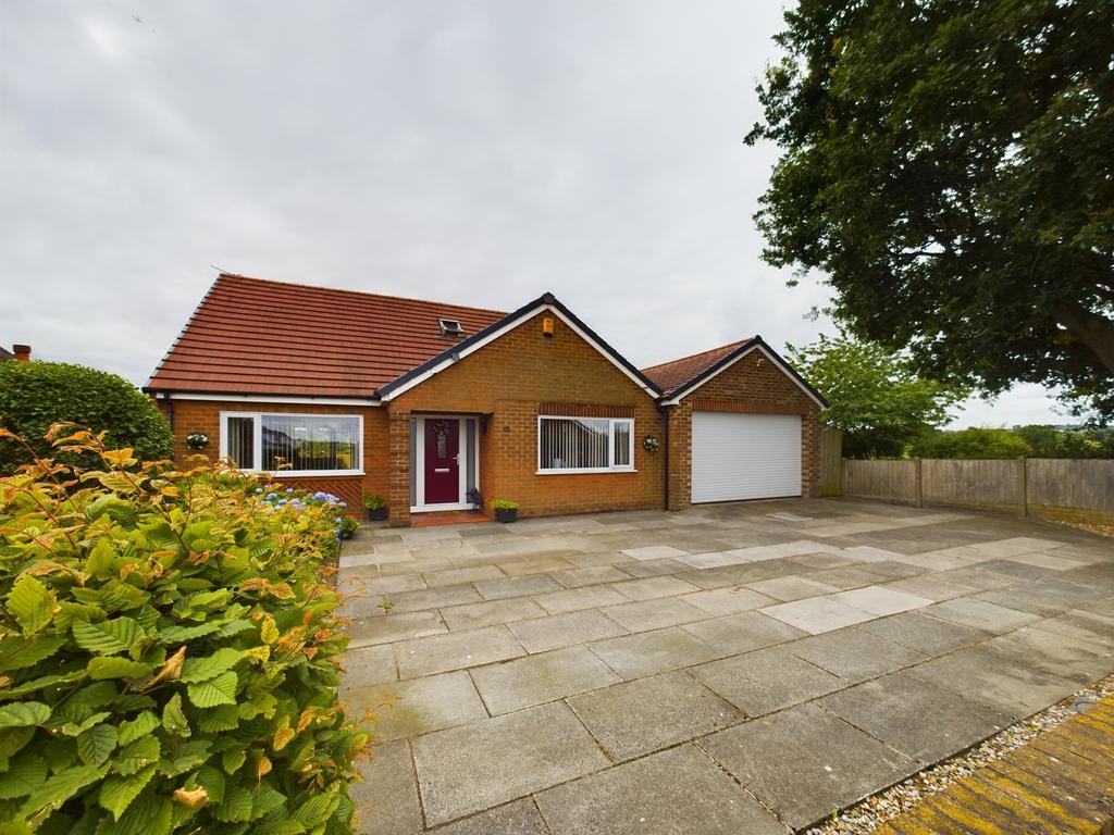 Latham Lane, Orrell, Wigan, WN5 3 bed detached bungalow for sale £400,000