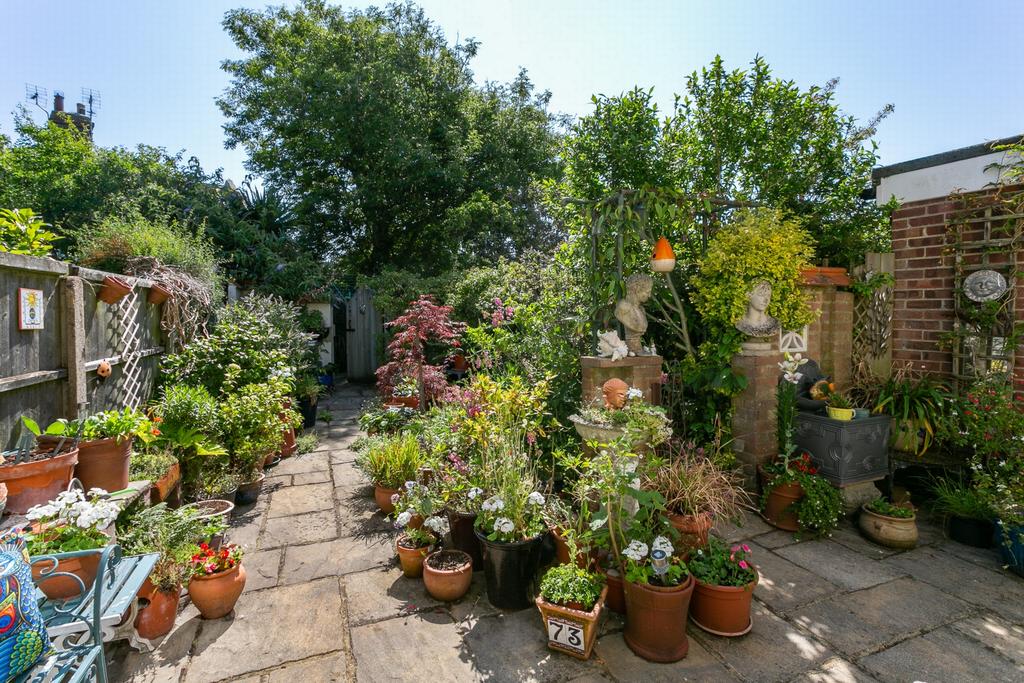 Courtyard garden