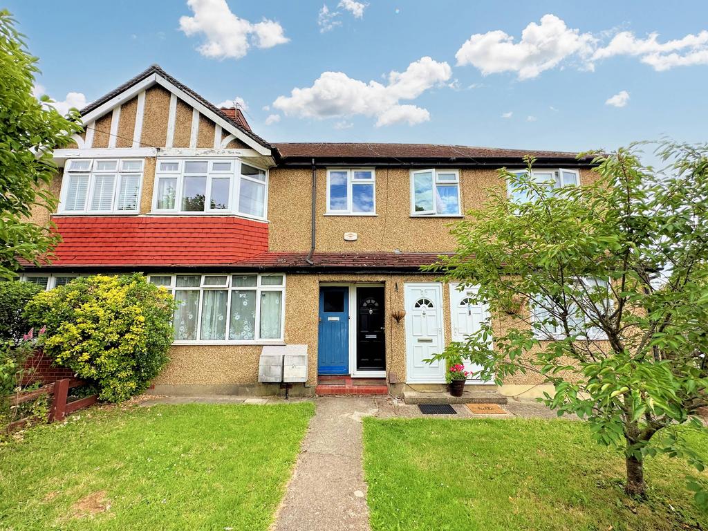 The Fairway, Northolt UB5 1 bed flat for sale £239,950