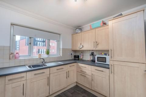 2 bedroom apartment for sale - Lower Southend Road, Colchester, SS11