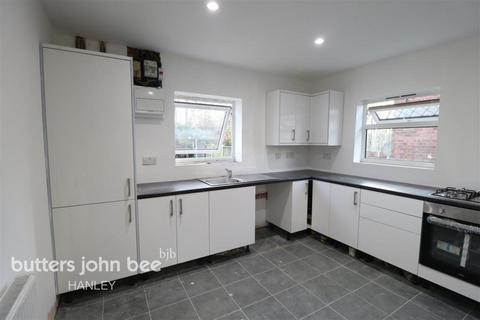 3 bedroom semi-detached house to rent, Farleigh Grove,