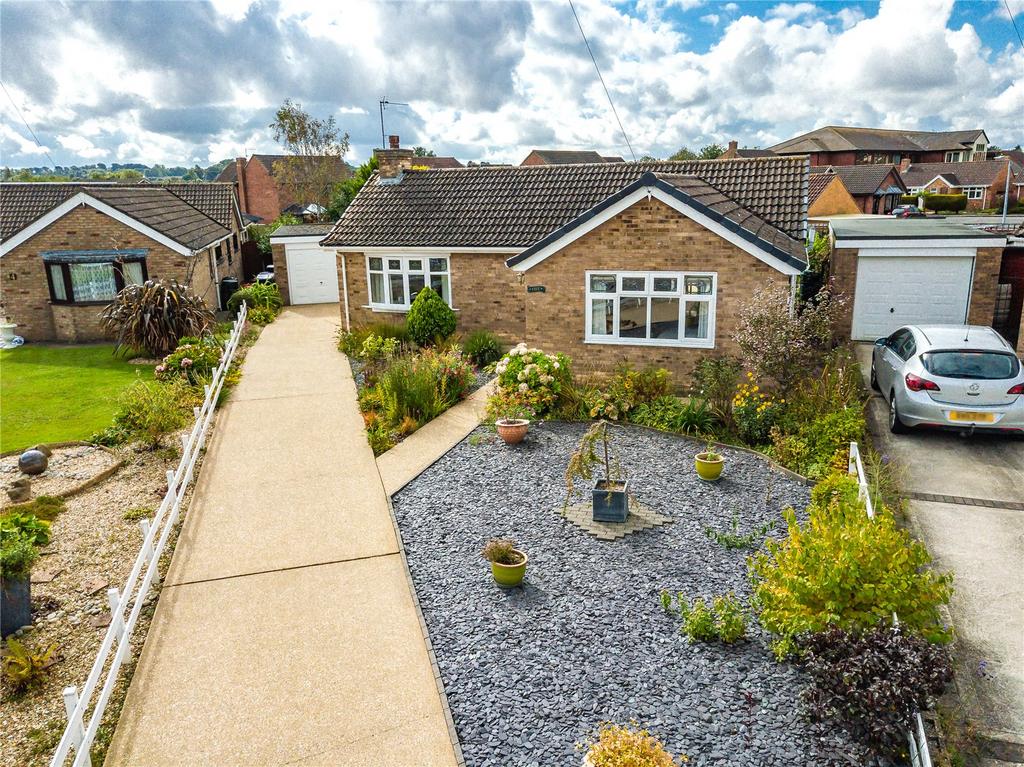 Minster Drive, Louth, Lincolnshire, LN11 2 bed bungalow for sale £284,000