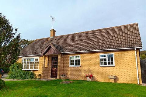 2 bedroom bungalow for sale - Clifton Drive, Oundle, Northamptonshire, PE8