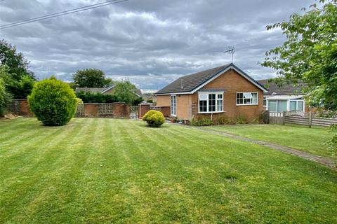 2 bedroom detached bungalow for sale - Harrogate, Fewston Crescent, HG1