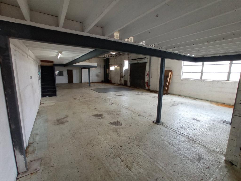 Russell Gardens, Wickford, Essex, SS11 Industrial unit £1,666 pcm (£