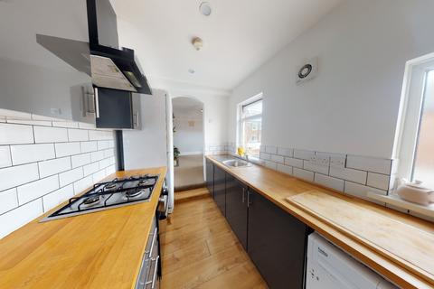 3 bedroom flat to rent, Richmond Road, South Shields