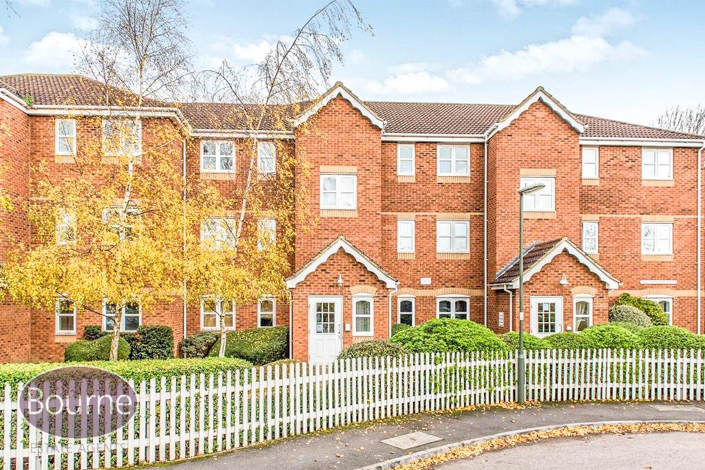 Woodfield Road, Thames Ditton... 2 bed apartment £1,550 pcm (£358 pw)
