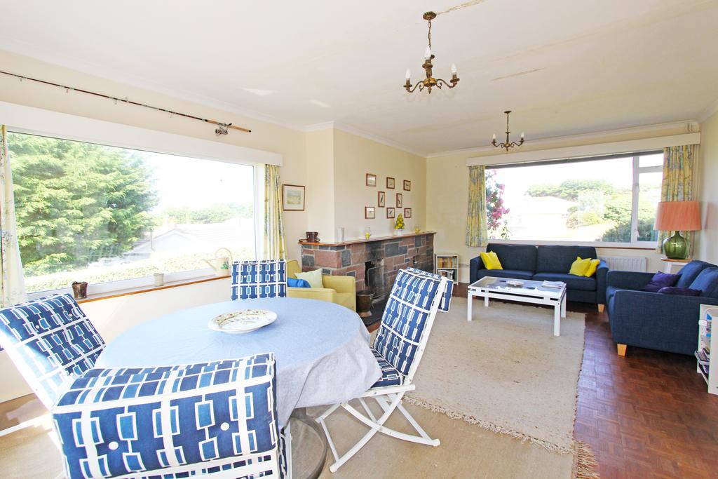 Rue De Longis, Alderney GY9 3 bed detached bungalow for sale £390,000