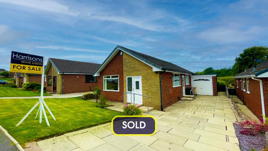 Blairmore Drive, Bolton, Lancashire, BL3 4UE 2 bed detached bungalow