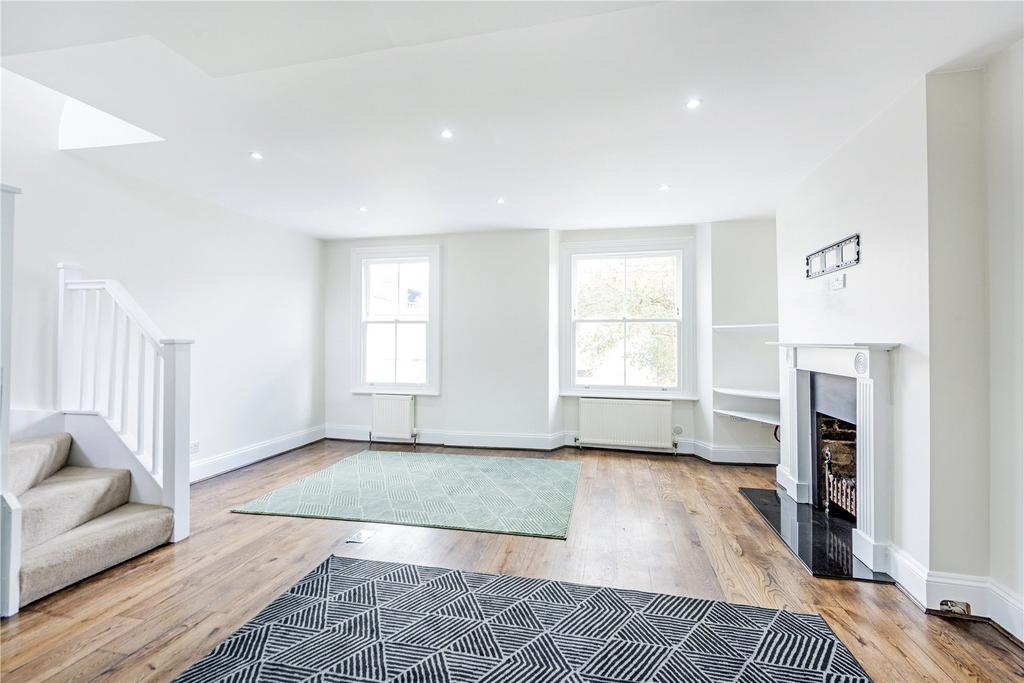 Broughton Road, Fulham, SW6 2 bed flat to rent £2,550 pcm (£588 pw)