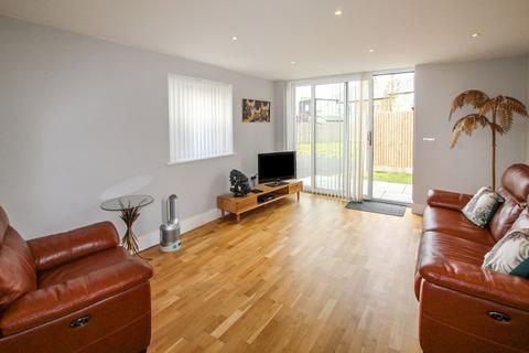 2 bedroom apartment for sale, Bay View Apartments, Morris Avenue, Herne Bay