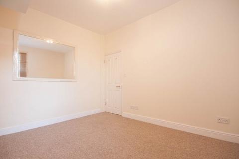 3 bedroom apartment to rent, Durnsford Road, London, SW19