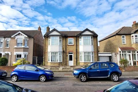 47 Brooklands Road, Romford, RM7 7EB