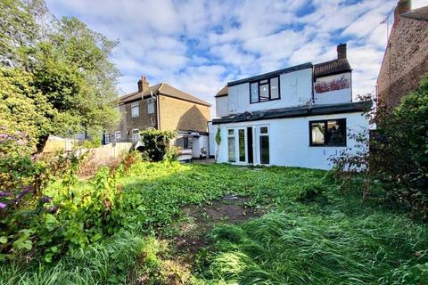 47 Brooklands Road, Romford, RM7 7EB