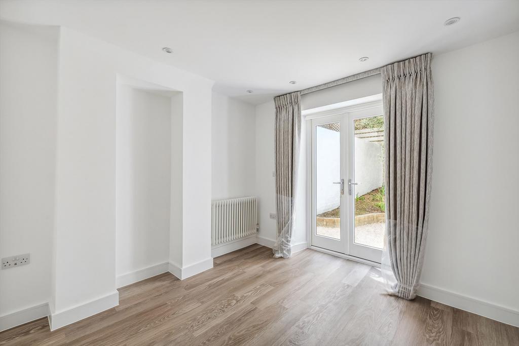 Oakley Gardens, London, SW3 2 bed flat to rent £4,983 pcm (£1,150 pw)