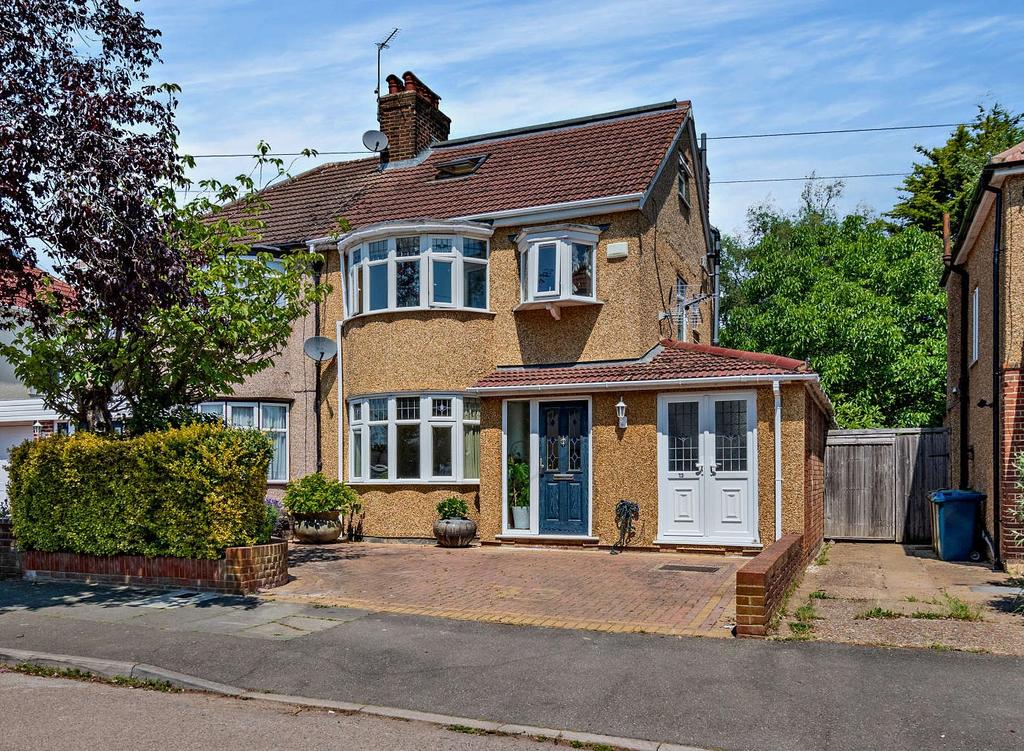 Chestnut Drive, Pinner, HA5 5 bed semidetached house for sale £800,000