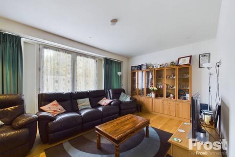 2 bedroom apartment for sale, Fairfield Avenue, Staines-upon-Thames, Surrey, TW18